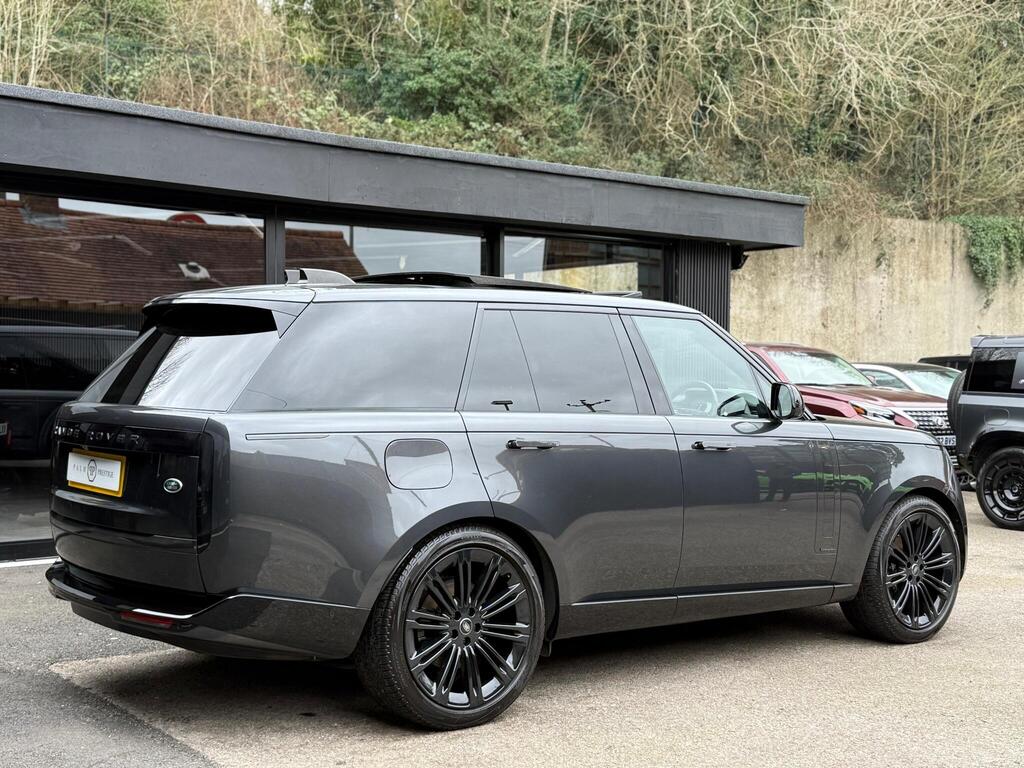 
								2023 Land Rover Range Rover MHEV HSE full									