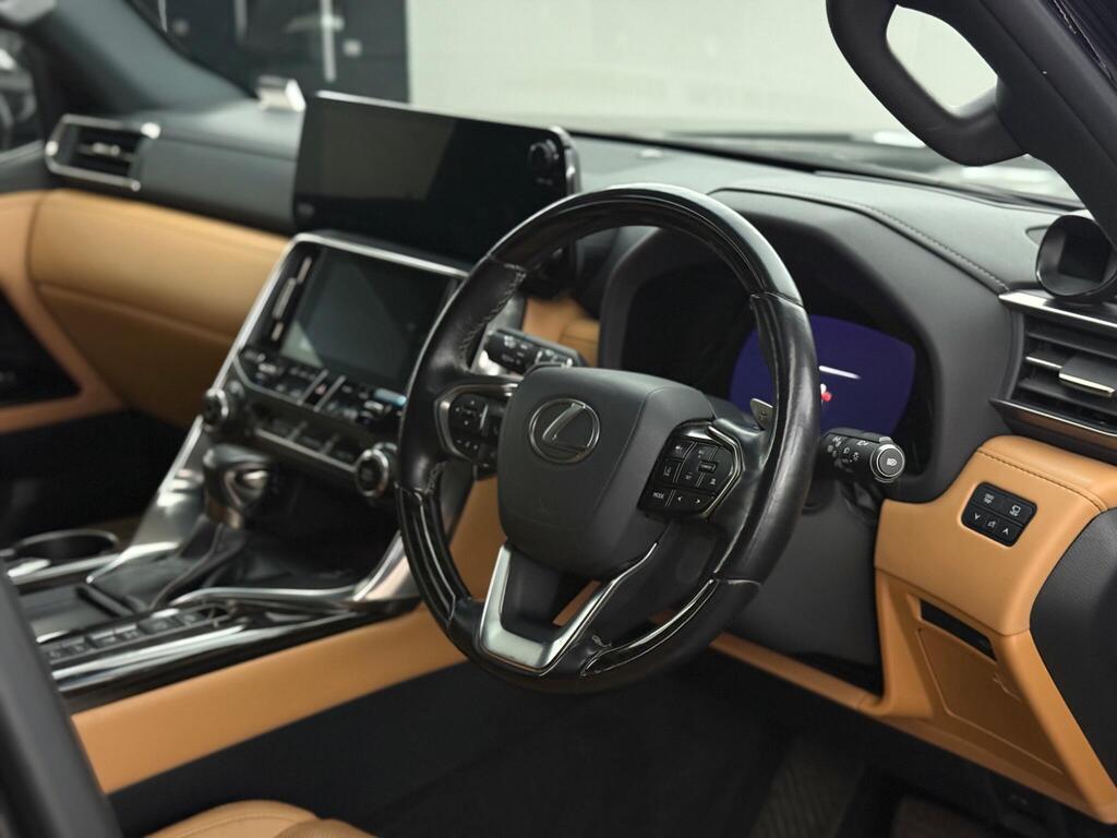 
								2022 Lexus LX600 full									