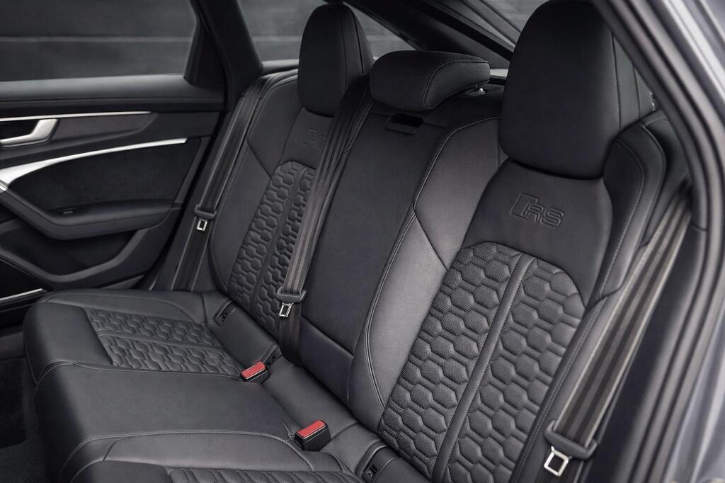 
								2021 Audi RS6 Avant Carbon Black Edition full									