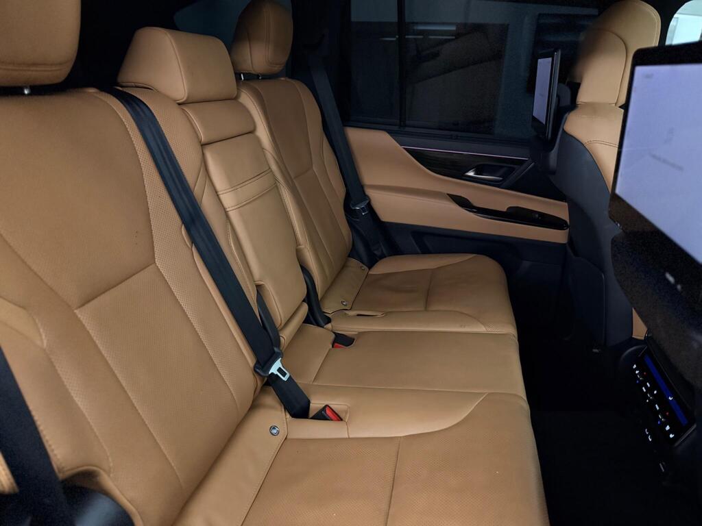 
								2022 Lexus LX600 full									