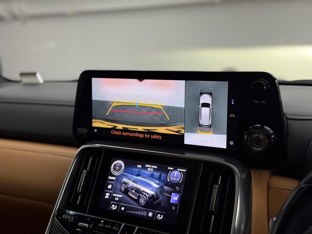 
								2022 Lexus LX600 full									