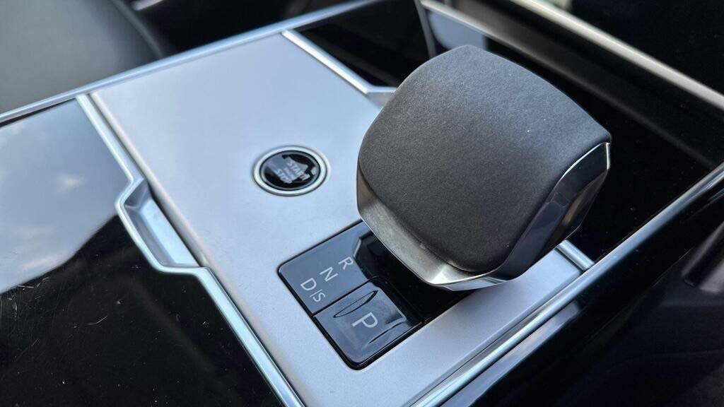 
								2023 Land Rover Range Rover MHEV HSE full									